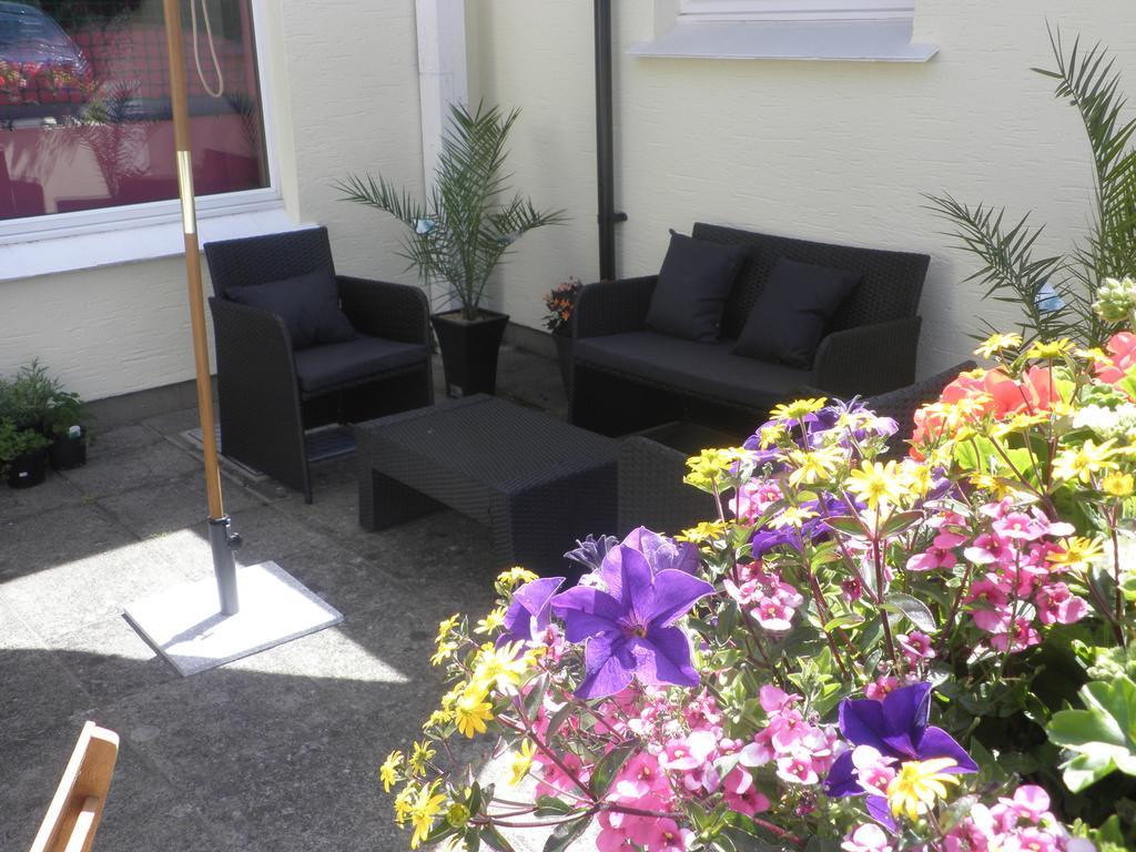 Longfrie Inn Saint Saviour Екстериор снимка