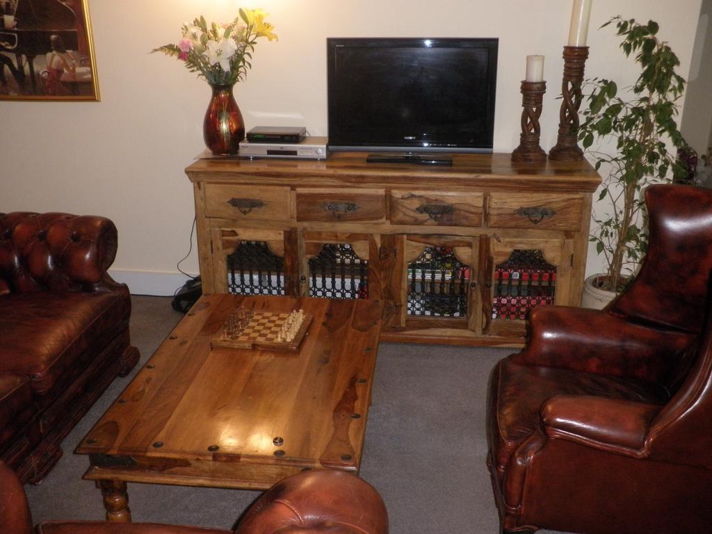 Longfrie Inn Saint Saviour Екстериор снимка